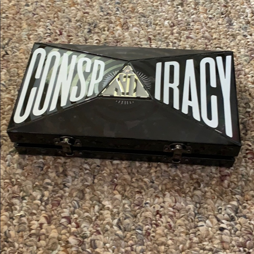 Jeffree Star Conspiracy Palette